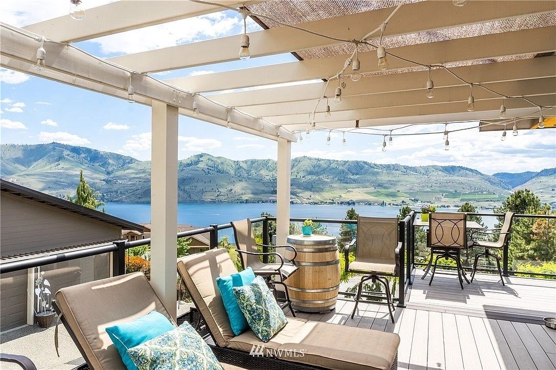 Deck construction in Lake Chelan